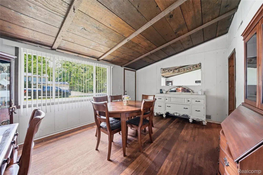 918 Pine Tree Road Lake Orion Village, MI 48362