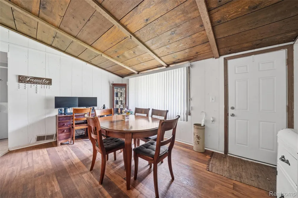 918 Pine Tree Road Lake Orion Village, MI 48362