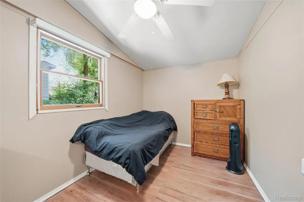 918 Pine Tree Road Lake Orion Village, MI 48362