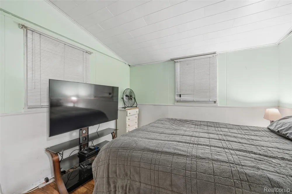 918 Pine Tree Road Lake Orion Village, MI 48362