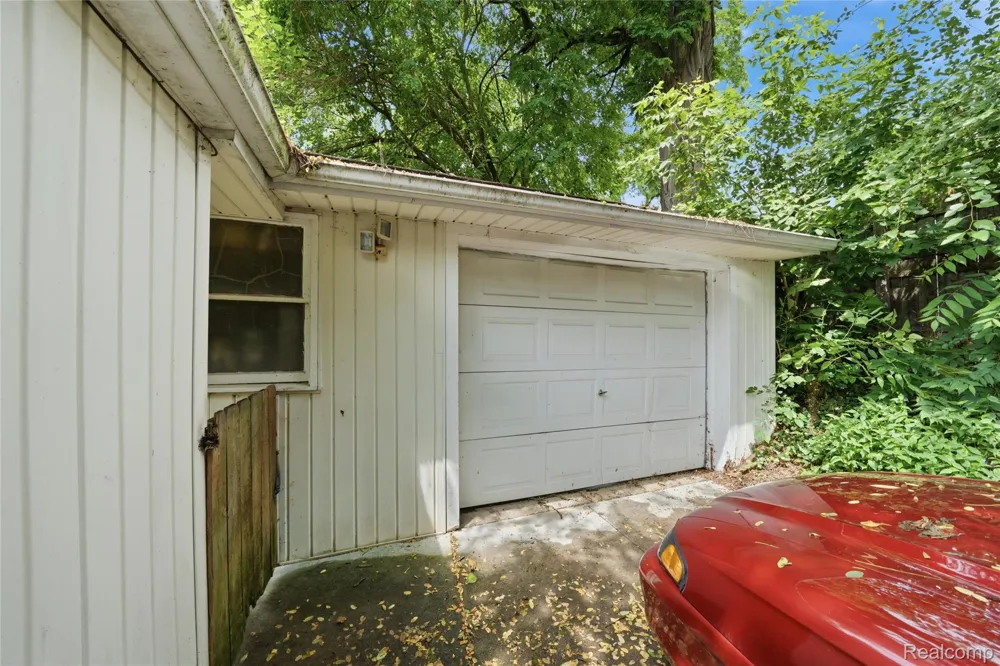 918 Pine Tree Road Lake Orion Village, MI 48362