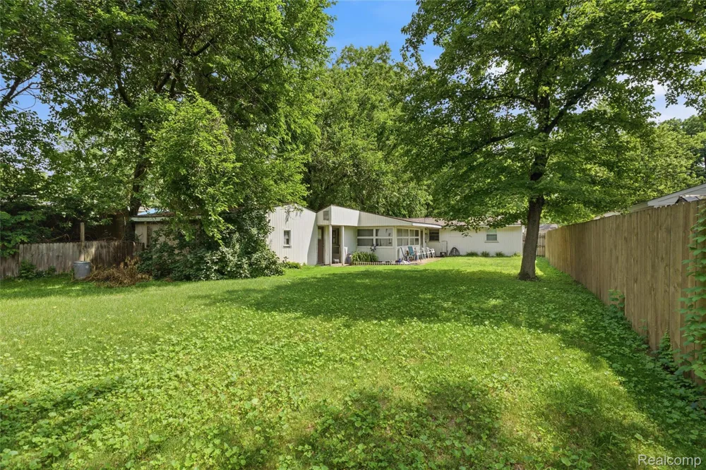 918 Pine Tree Road Lake Orion Village, MI 48362