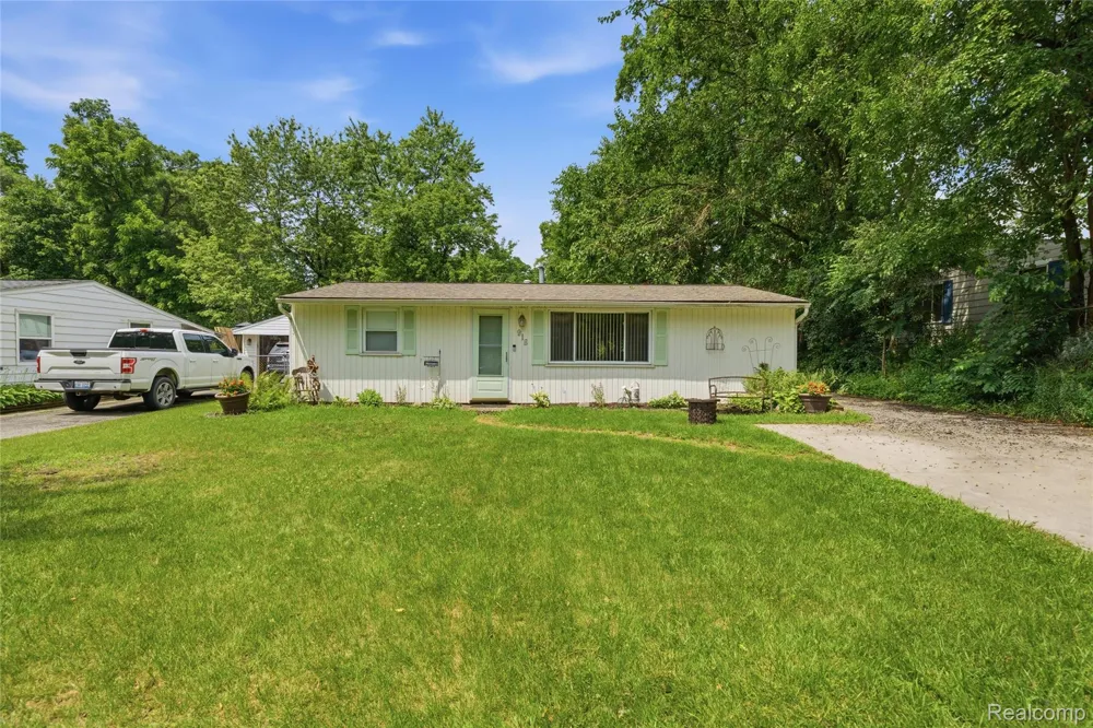 918 Pine Tree Road Lake Orion Village, MI 48362