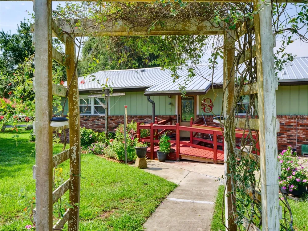 314 YORK STREET Bushnell, FL 33513