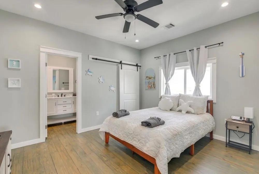1049 Sunset Circle W Crystal Beach, TX 77650