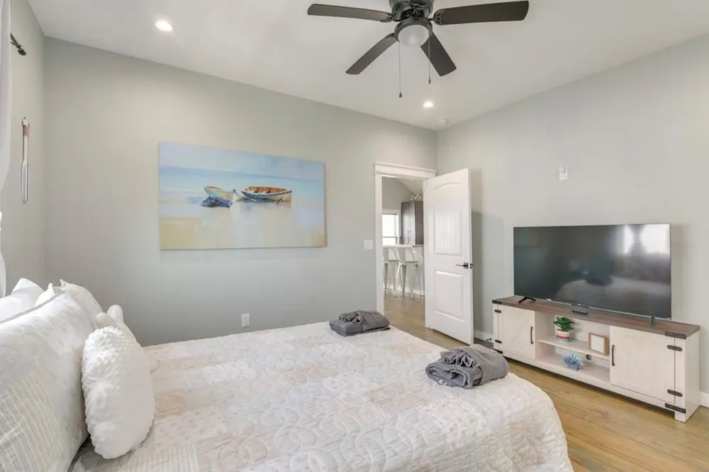 1049 Sunset Circle W Crystal Beach, TX 77650