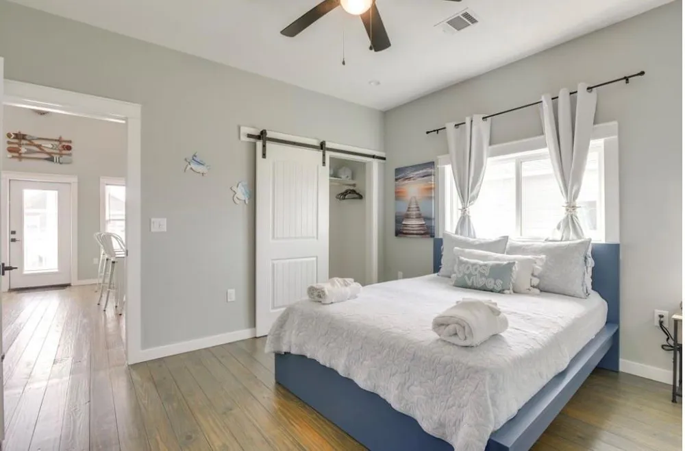 1049 Sunset Circle W Crystal Beach, TX 77650