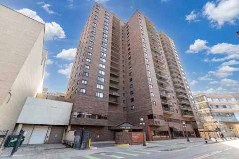 26 10th St W #610