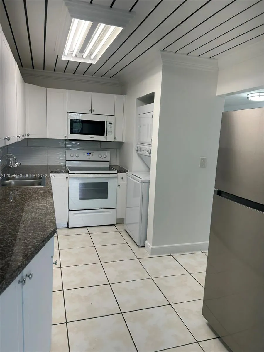 10000 NW 80th Ct #2456 Hialeah Gardens, FL 33016