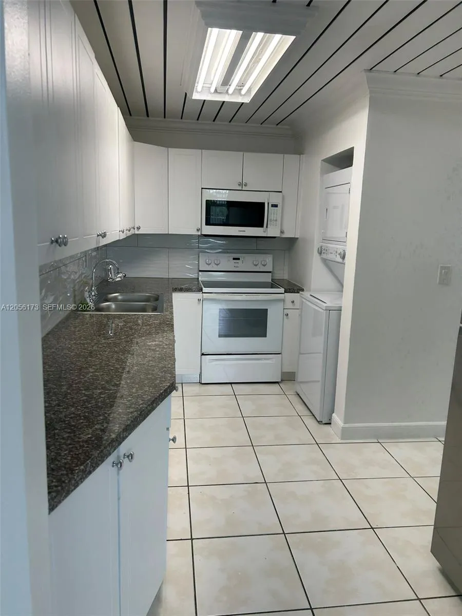 10000 NW 80th Ct #2456 Hialeah Gardens, FL 33016