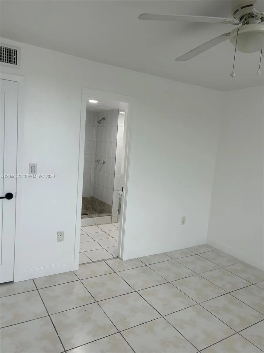 10000 NW 80th Ct #2456 Hialeah Gardens, FL 33016