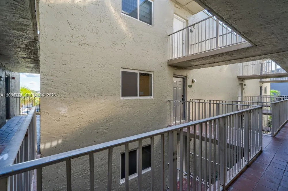 10000 NW 80th Ct #2456 Hialeah Gardens, FL 33016