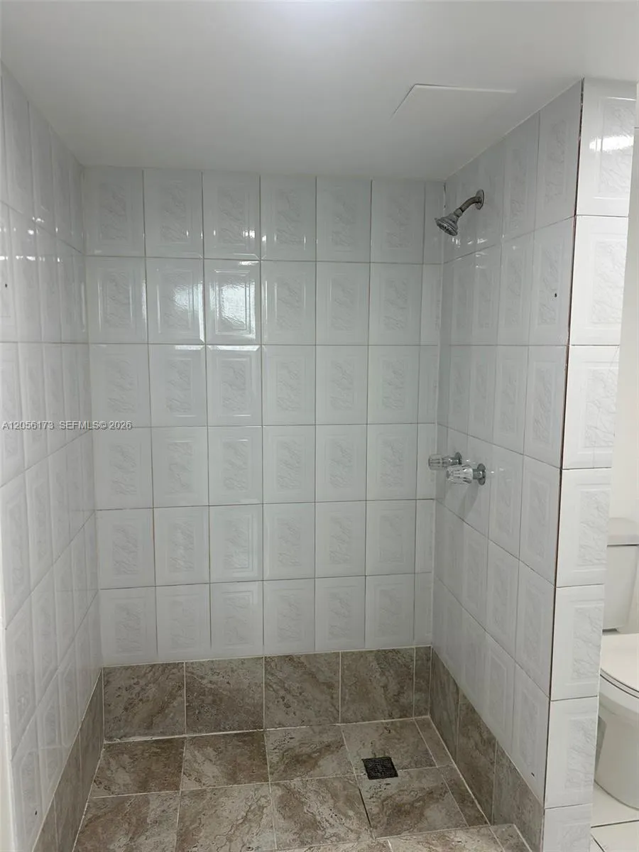 10000 NW 80th Ct #2456 Hialeah Gardens, FL 33016