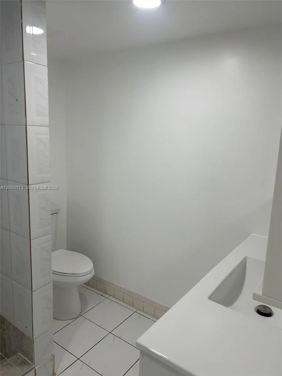 10000 NW 80th Ct #2456 Hialeah Gardens, FL 33016