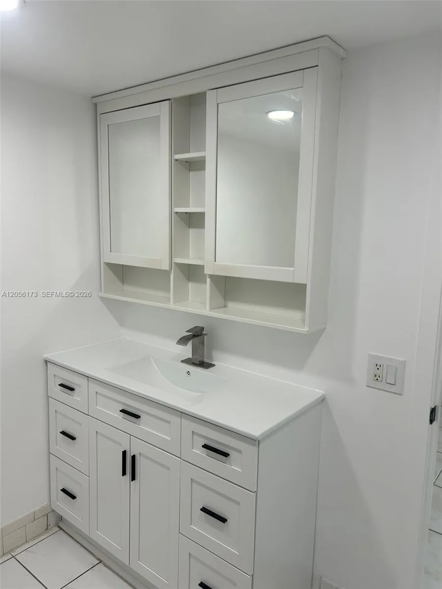 10000 NW 80th Ct #2456 Hialeah Gardens, FL 33016