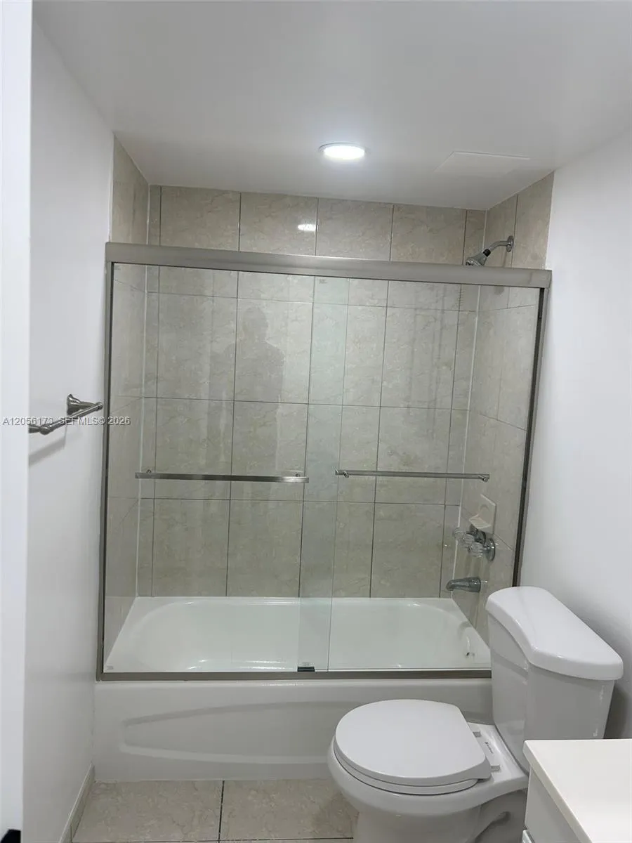 10000 NW 80th Ct #2456 Hialeah Gardens, FL 33016