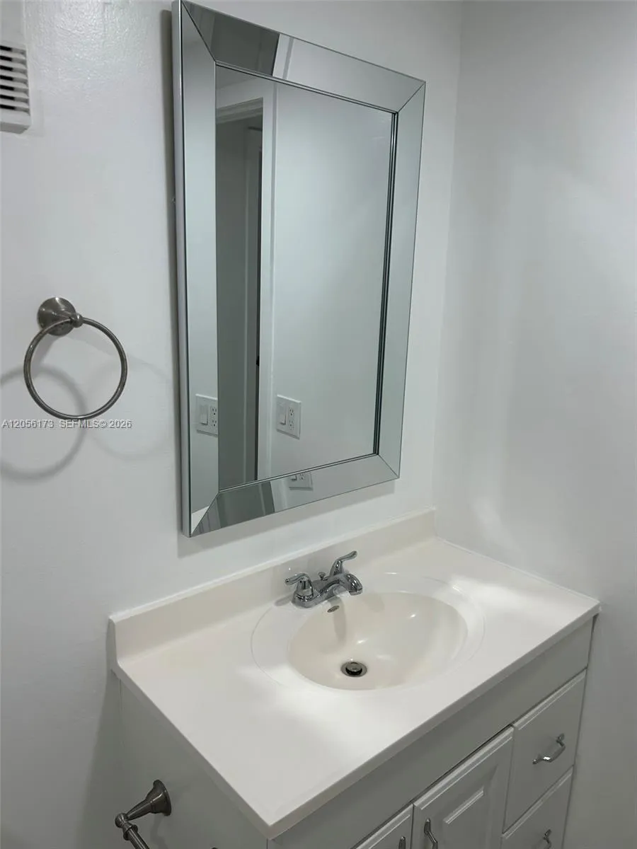 10000 NW 80th Ct #2456 Hialeah Gardens, FL 33016