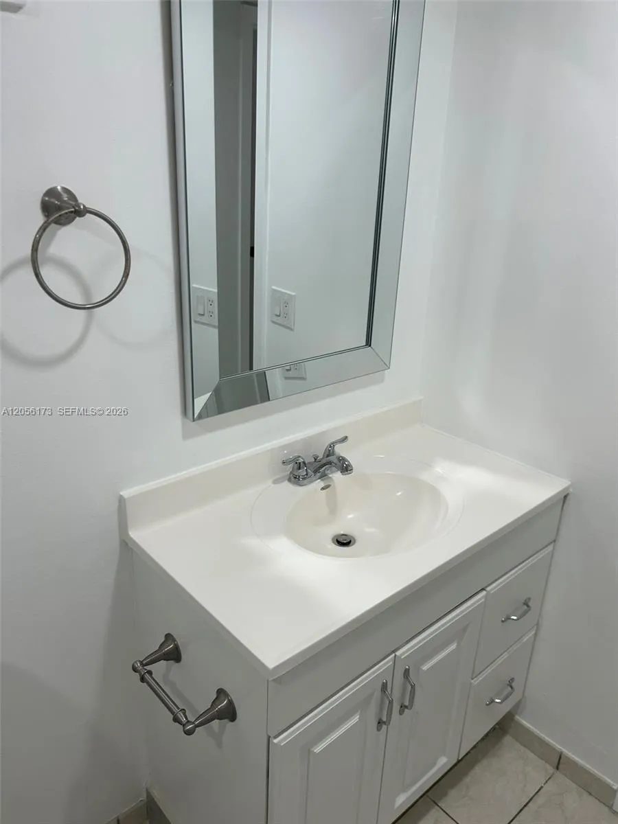 10000 NW 80th Ct #2456 Hialeah Gardens, FL 33016
