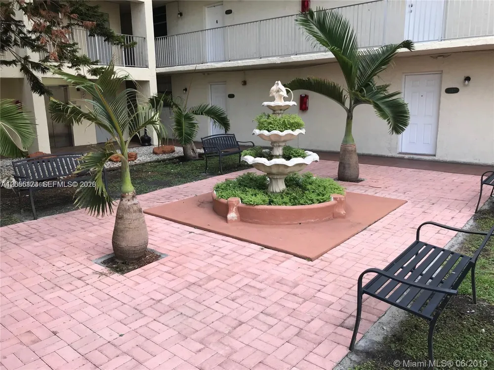 10000 NW 80th Ct #2456 Hialeah Gardens, FL 33016