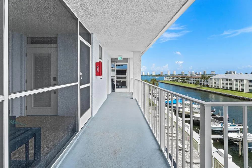 108 Paradise Harbour Boulevard #502 North Palm Beach, FL 33408
