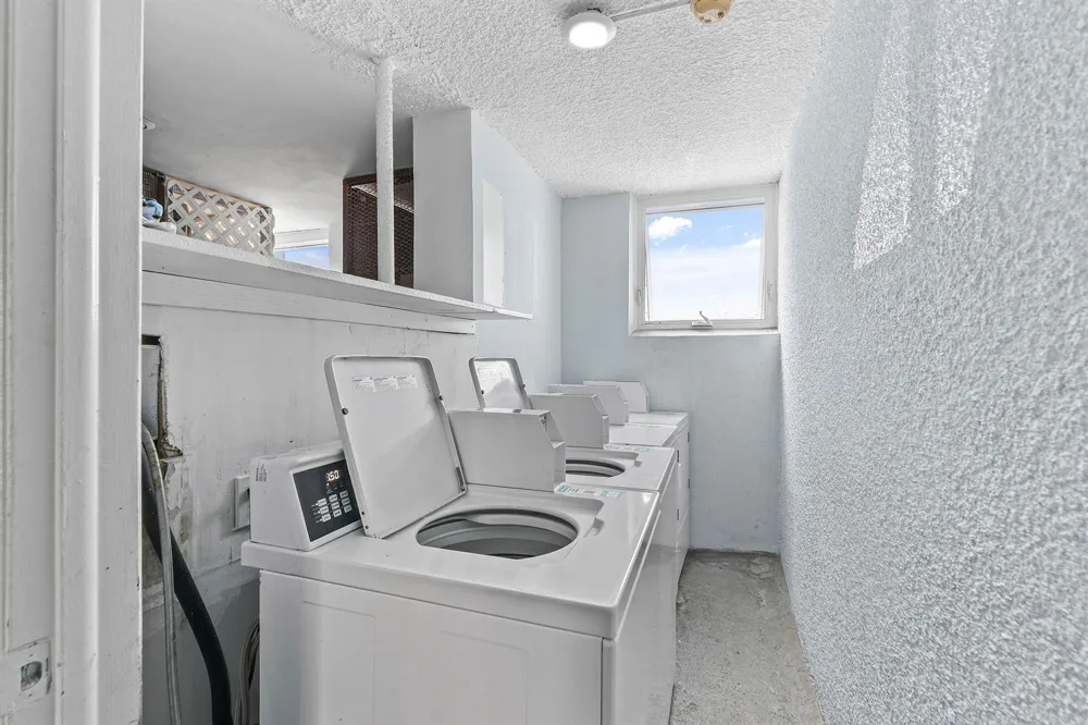 108 Paradise Harbour Boulevard #502 North Palm Beach, FL 33408