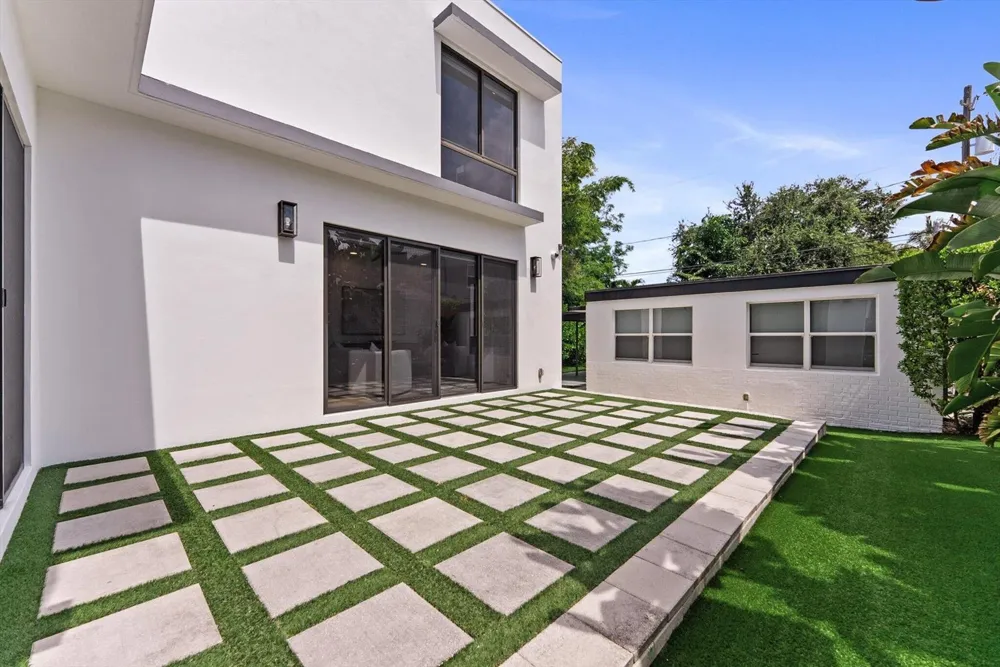 509 38th Street West Palm Beach, FL 33407