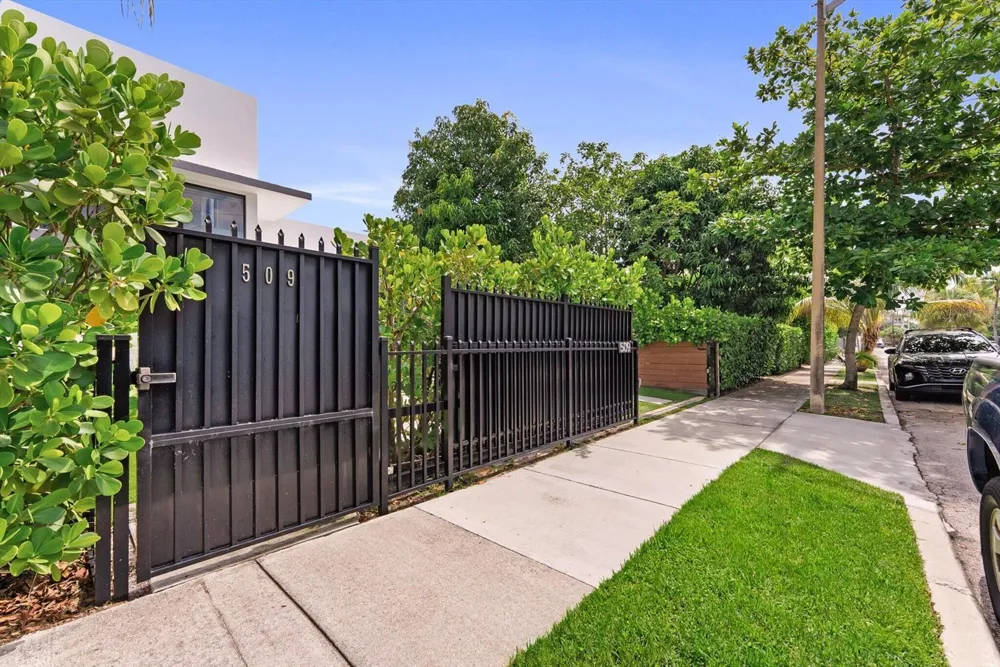 509 38th Street West Palm Beach, FL 33407