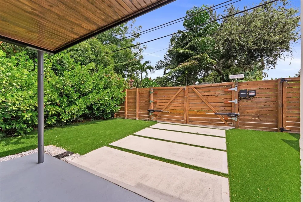 509 38th Street West Palm Beach, FL 33407