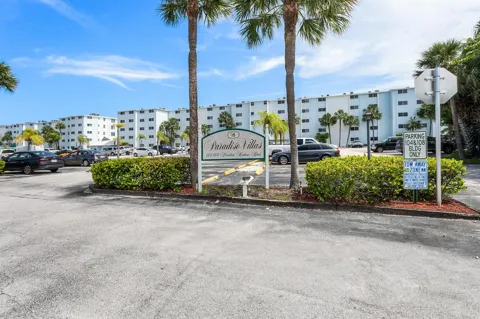 108 Paradise Harbour Boulevard #107