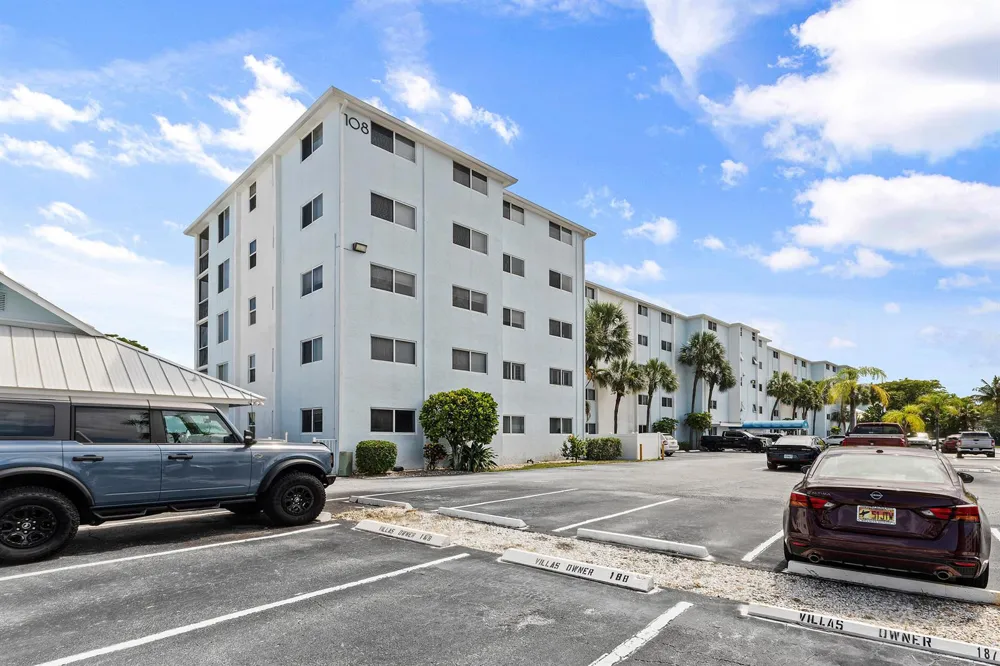 108 Paradise Harbour Boulevard #107 North Palm Beach, FL 33408