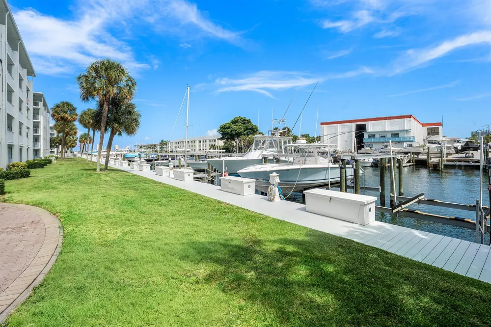 108 Paradise Harbour Boulevard #107 North Palm Beach, FL 33408