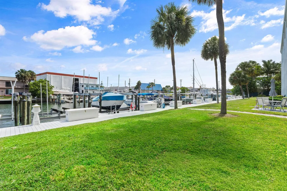 108 Paradise Harbour Boulevard #107 North Palm Beach, FL 33408
