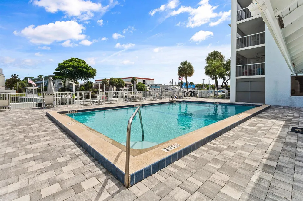 108 Paradise Harbour Boulevard #107 North Palm Beach, FL 33408