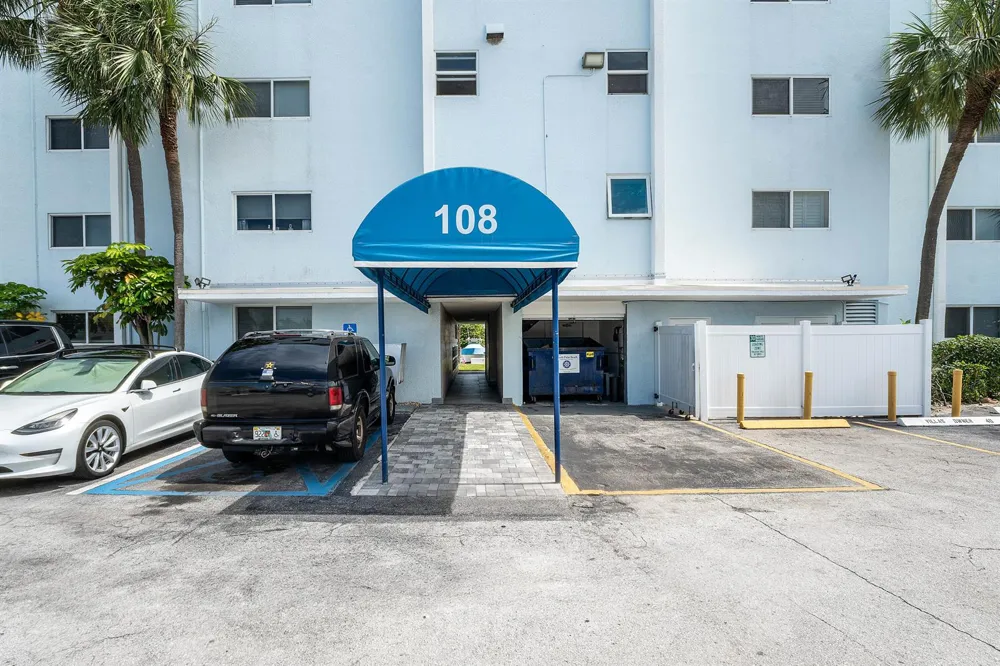 108 Paradise Harbour Boulevard #107 North Palm Beach, FL 33408