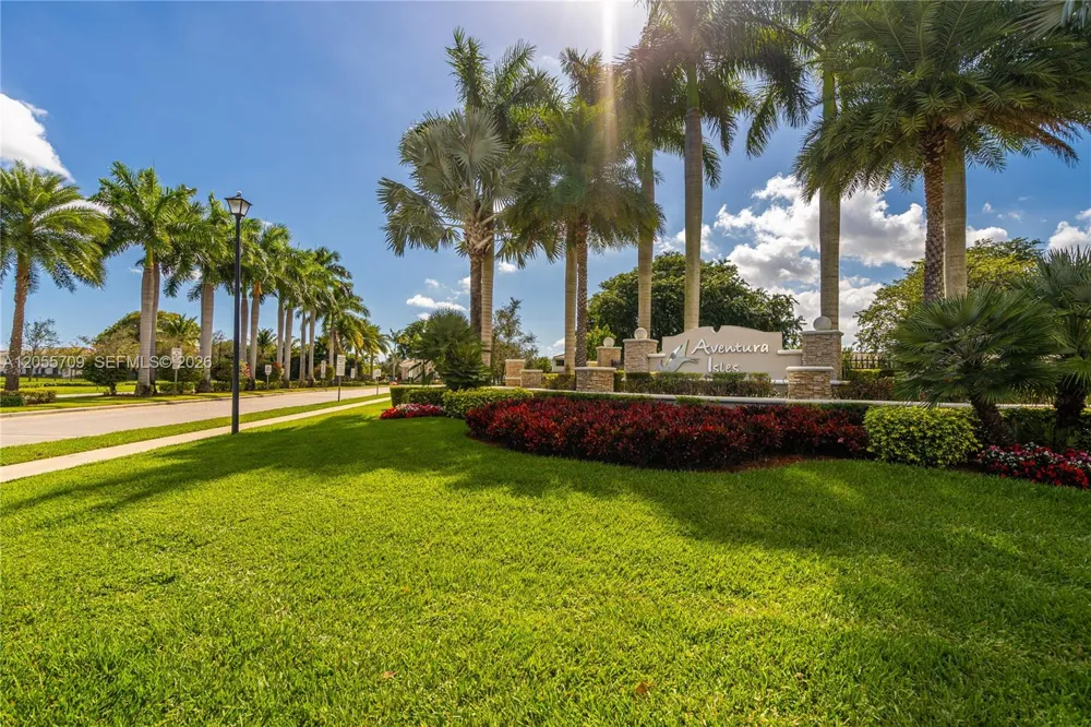 377 NE 194th Ln Miami, FL 33179