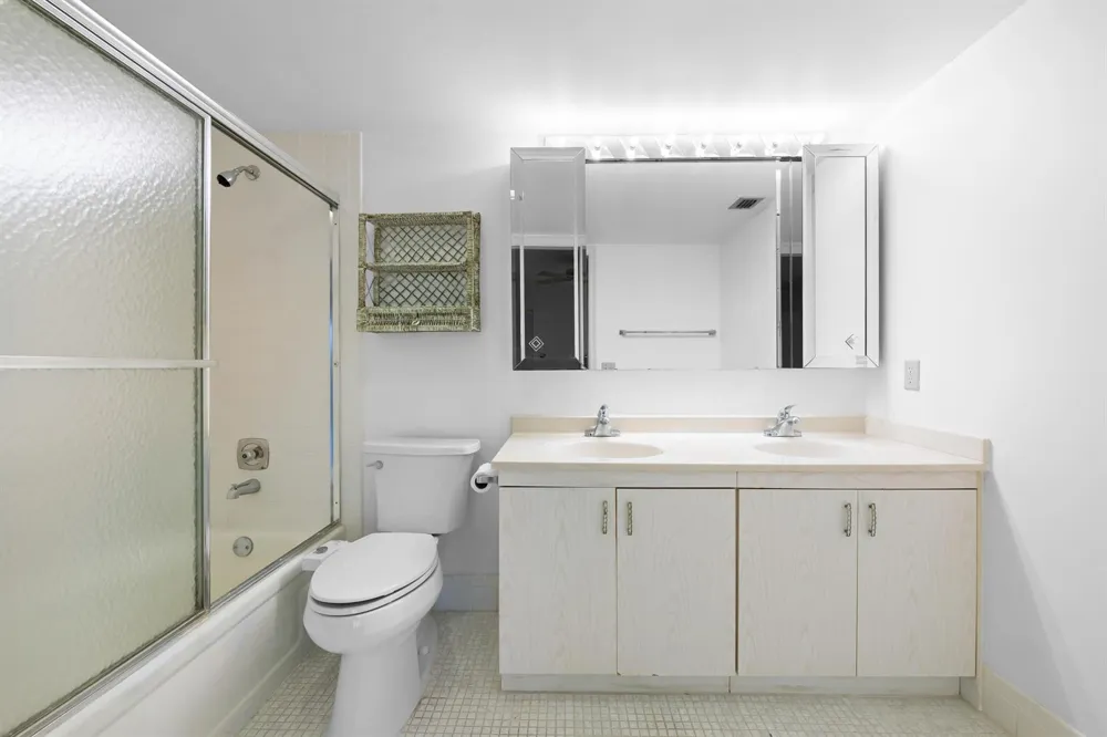 2202 LUCAYA Bend #D4 Coconut Creek, FL 33066