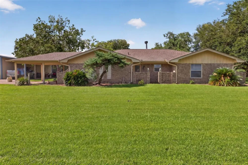 1228 Cook Road Winnie, TX 77665