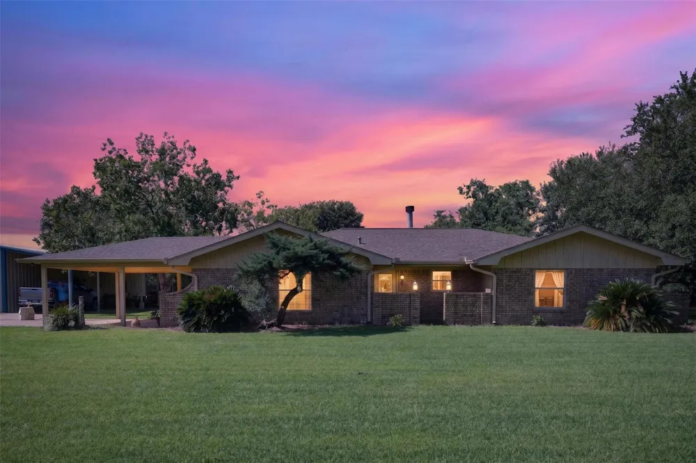 1228 Cook Road Winnie, TX 77665