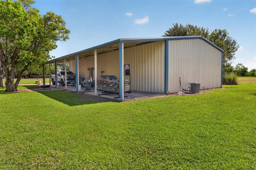 1228 Cook Road Winnie, TX 77665
