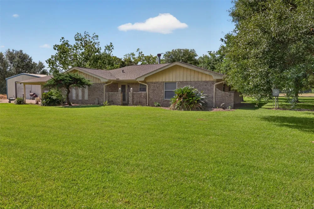 1228 Cook Road Winnie, TX 77665