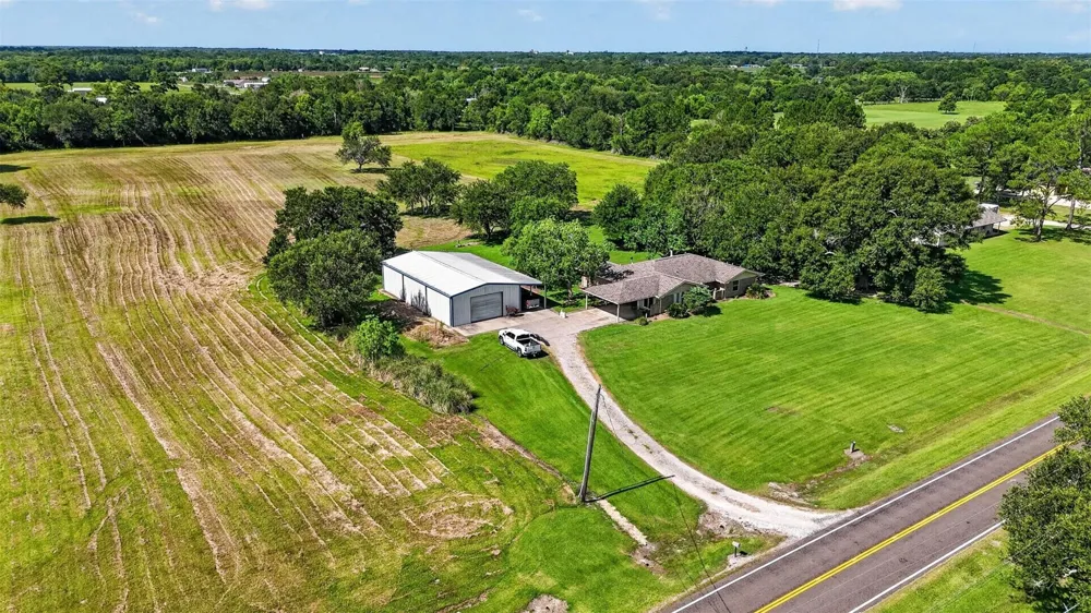 1228 Cook Road Winnie, TX 77665