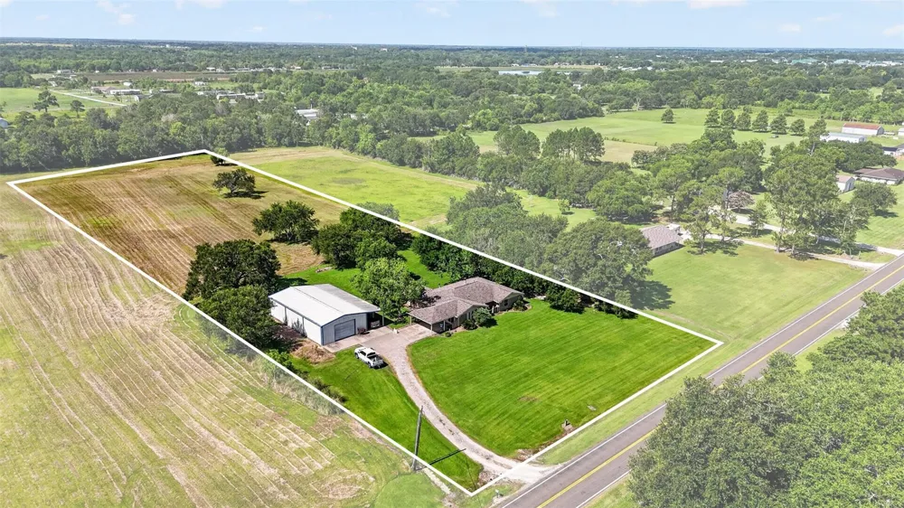1228 Cook Road Winnie, TX 77665