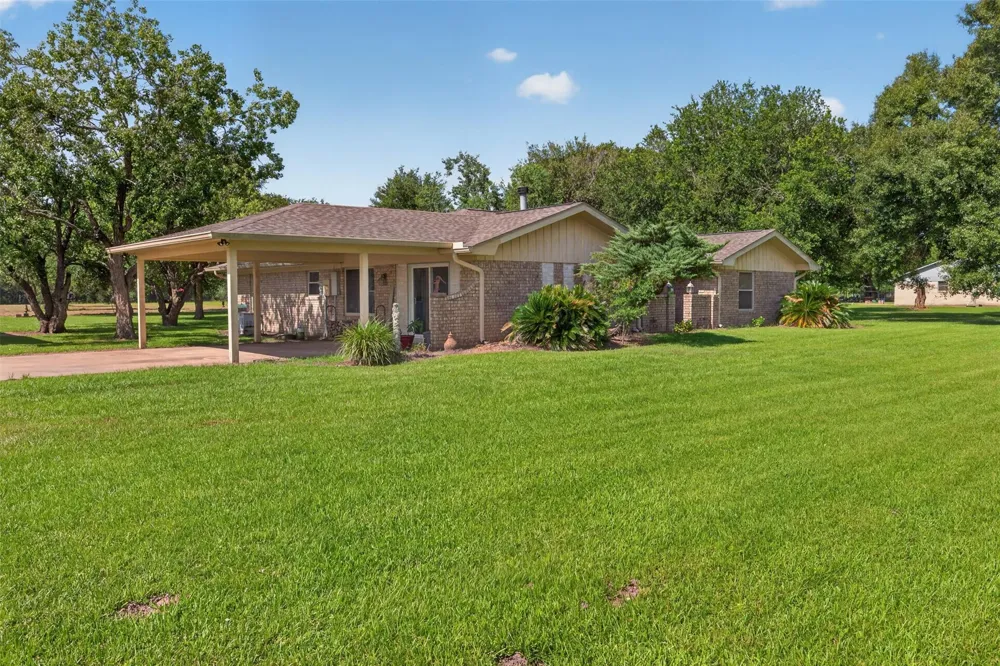 1228 Cook Road Winnie, TX 77665