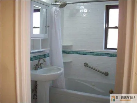 182 Newman Street #2309