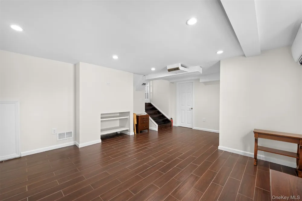 40 Martha Street Freeport, NY 11520