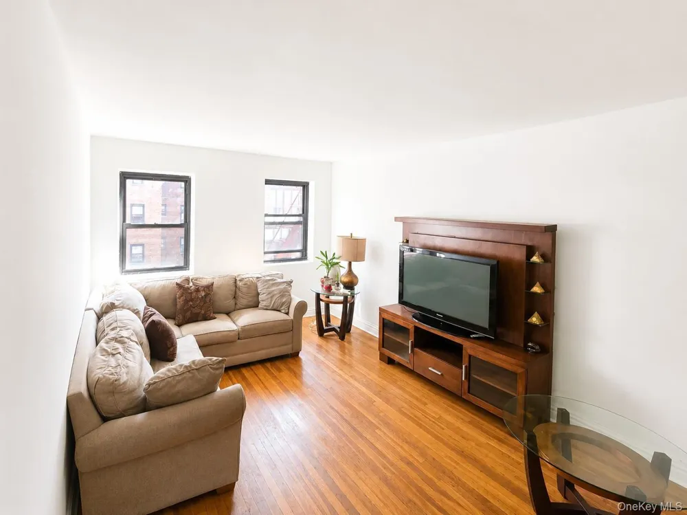 118-60 Metropolitan Avenue #C3 Kew Gardens, NY 11415