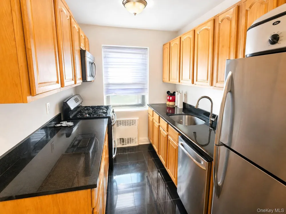 118-60 Metropolitan Avenue #C3 Kew Gardens, NY 11415