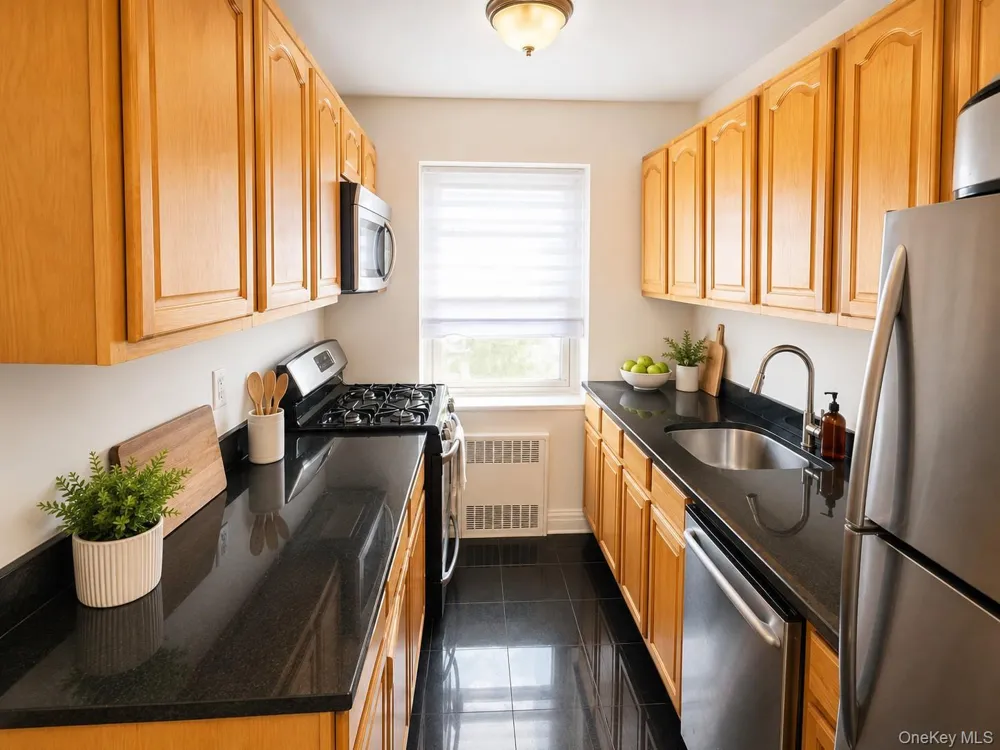 118-60 Metropolitan Avenue #C3 Kew Gardens, NY 11415