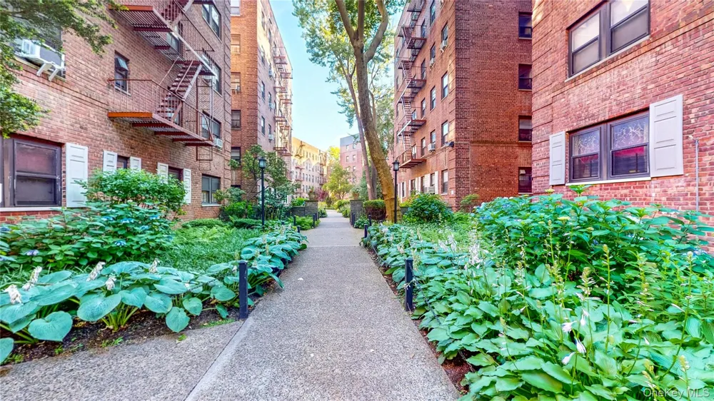 118-60 Metropolitan Avenue #C3 Kew Gardens, NY 11415
