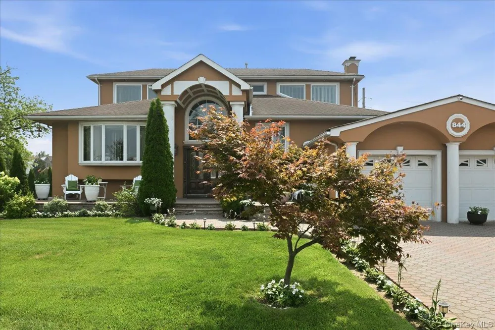 844 Park Lane North Woodmere, NY 11581